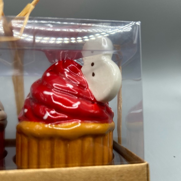 Tag Christmas Cupcake Salt And Pepper Set With Gingerbread And Snowman Toppers - Picture 3 of 5